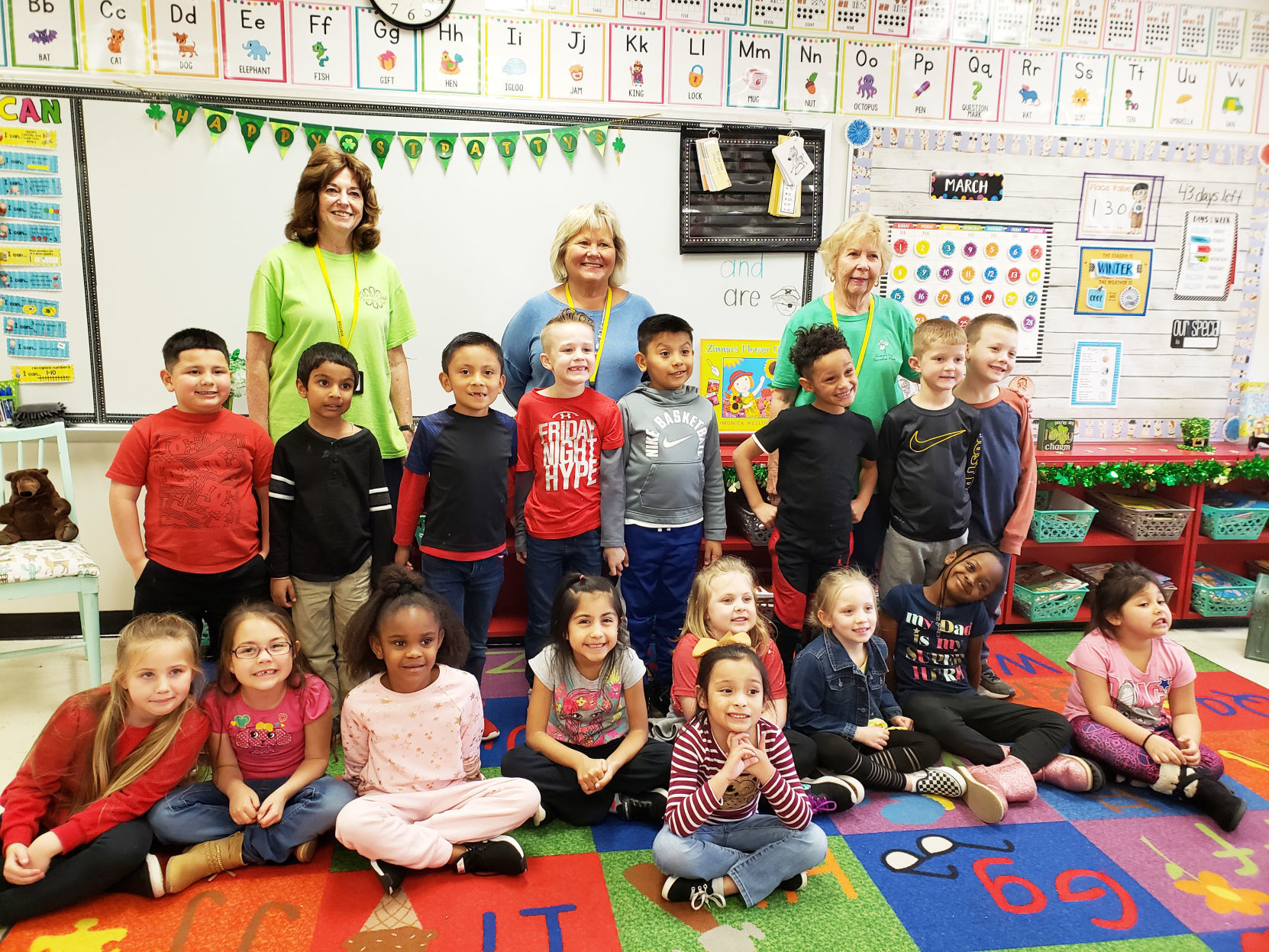 Laurel Oak members visit MES kindergaren